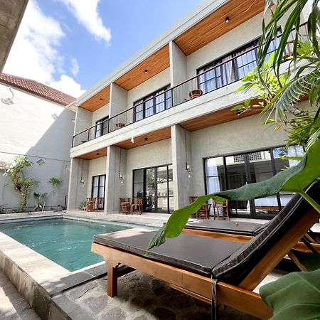 Adi Surya Guest House Семиняк Екстериор снимка