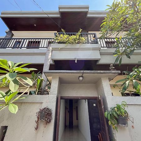 Adi Surya Guest House Семиняк Екстериор снимка