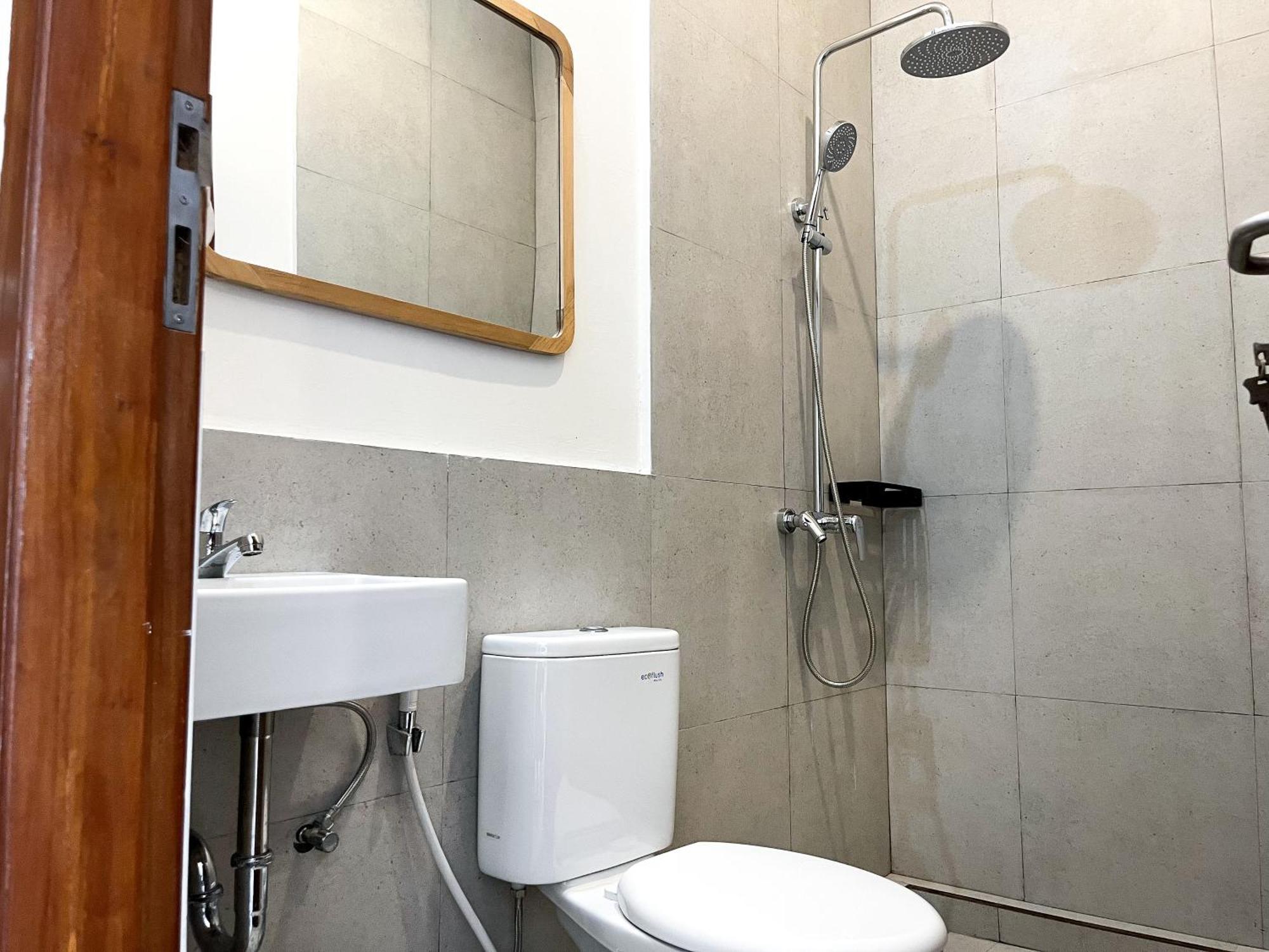 Adi Surya Guest House Семиняк Екстериор снимка