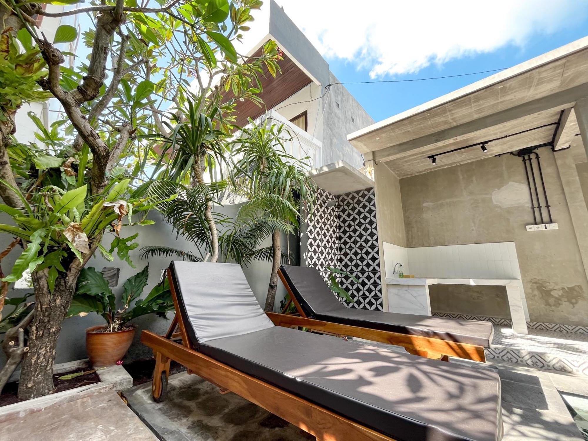 Adi Surya Guest House Семиняк Екстериор снимка