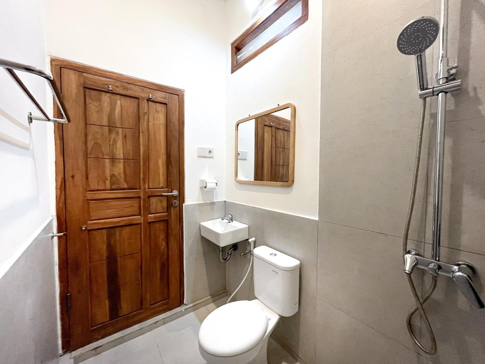 Adi Surya Guest House Семиняк Екстериор снимка