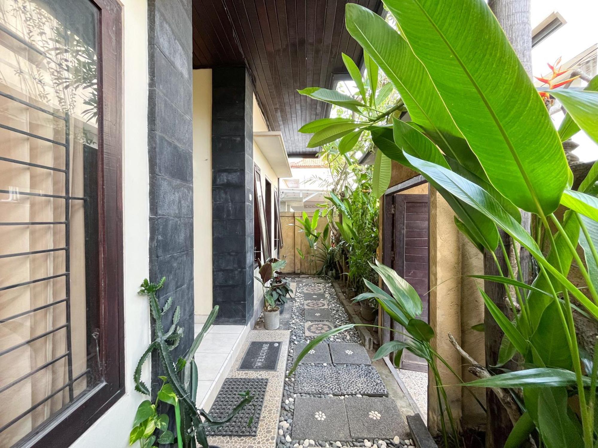 Adi Surya Guest House Семиняк Стая снимка