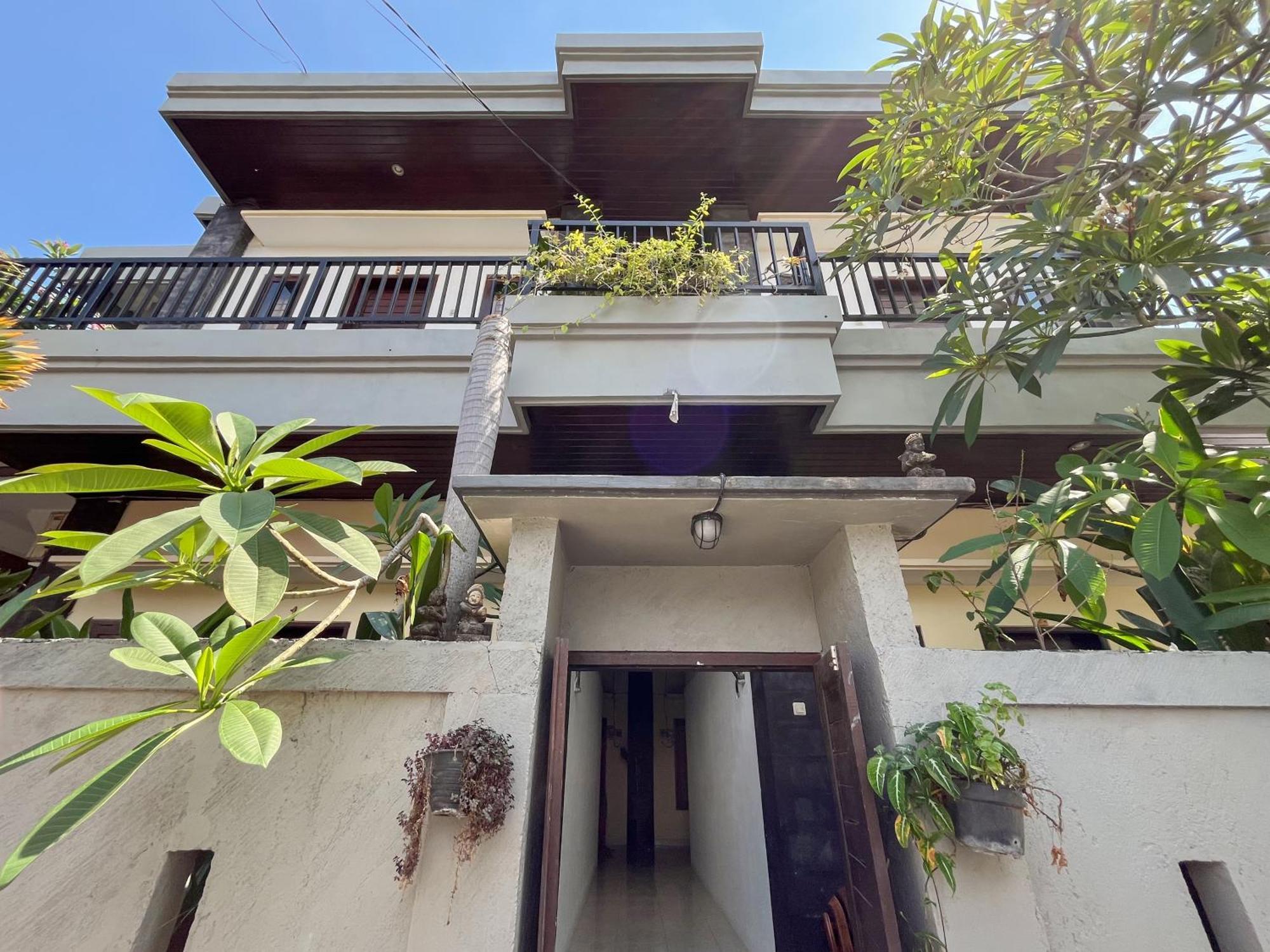 Adi Surya Guest House Семиняк Екстериор снимка