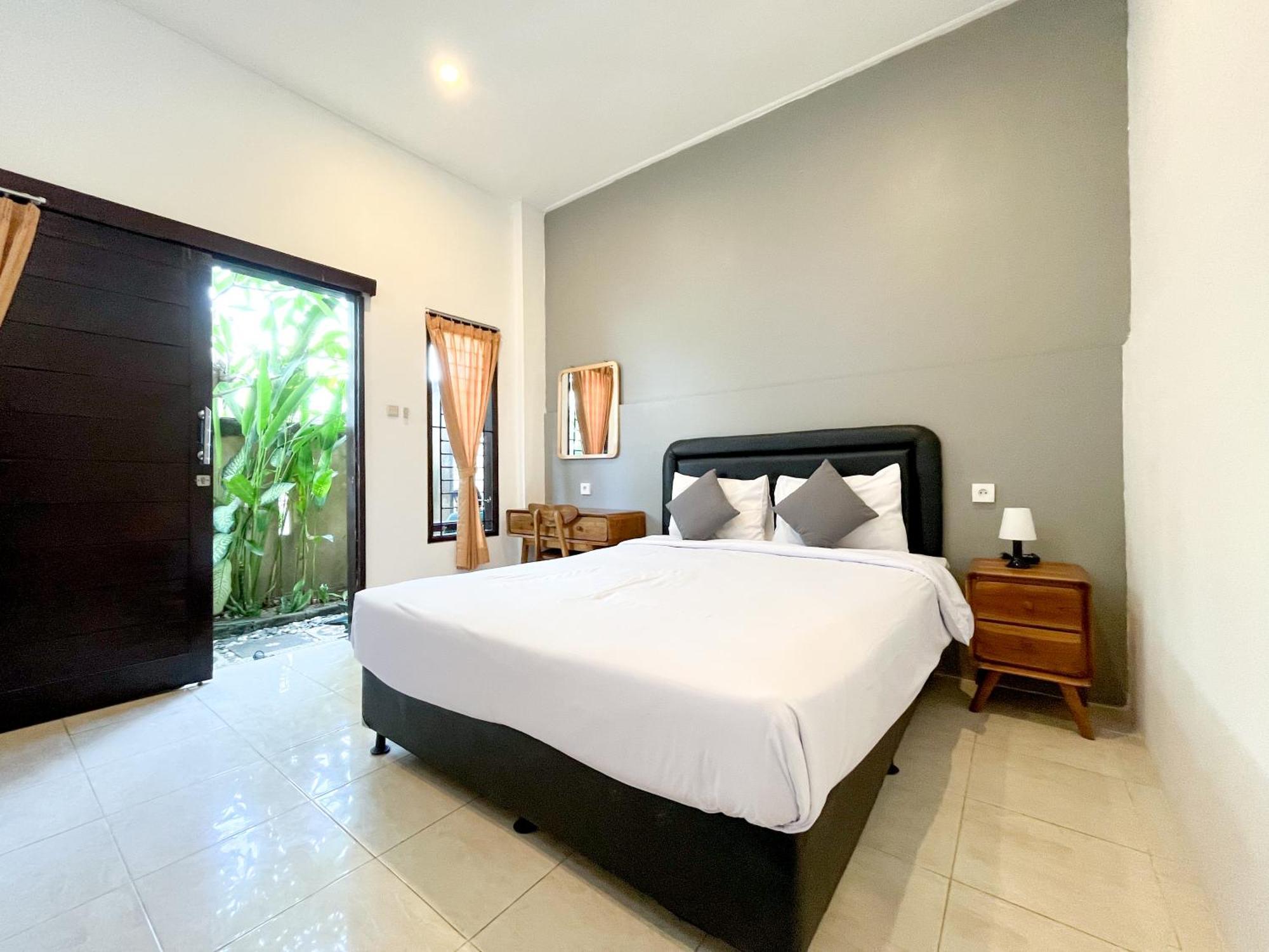 Adi Surya Guest House Семиняк Екстериор снимка