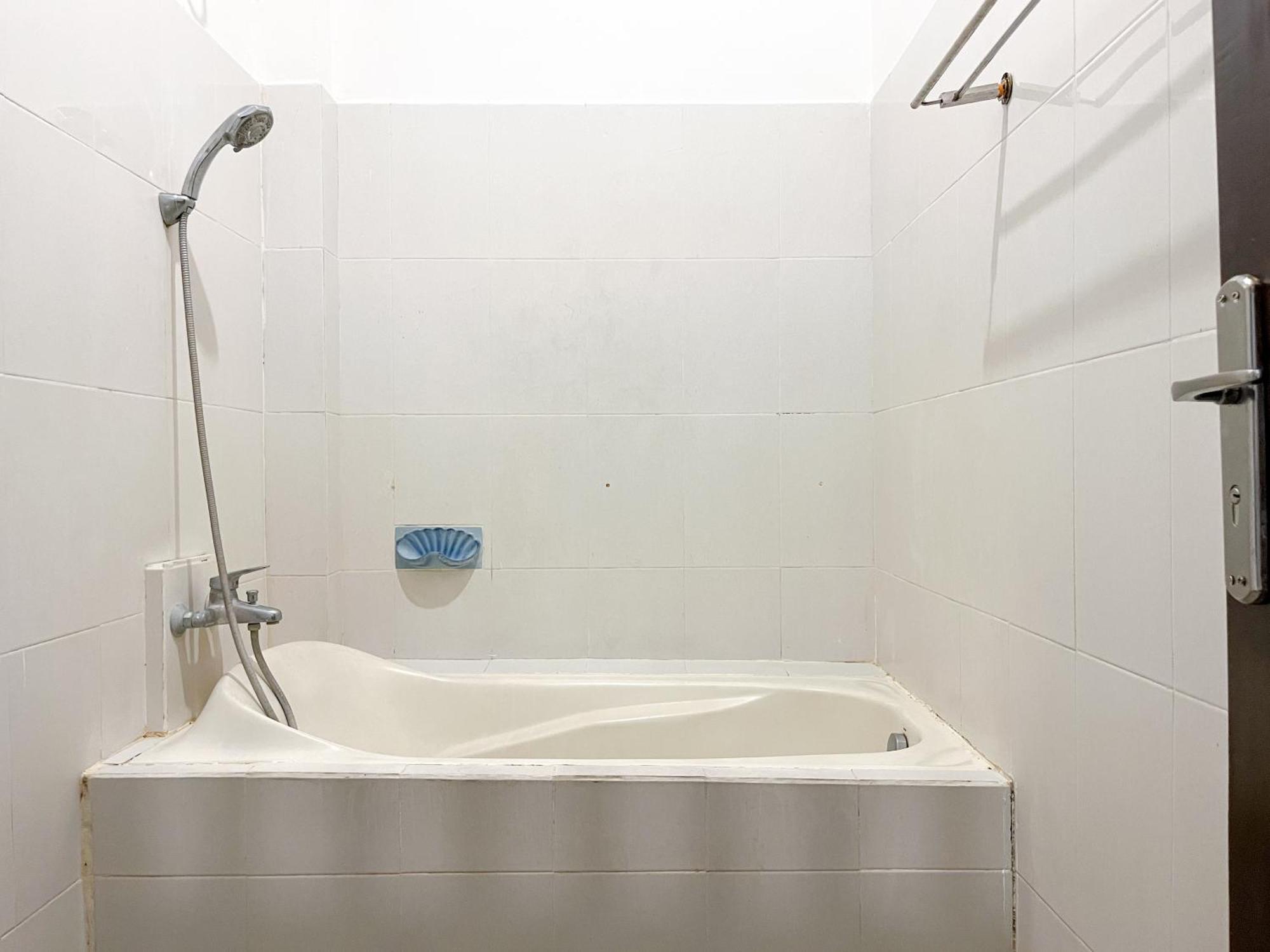 Adi Surya Guest House Семиняк Екстериор снимка