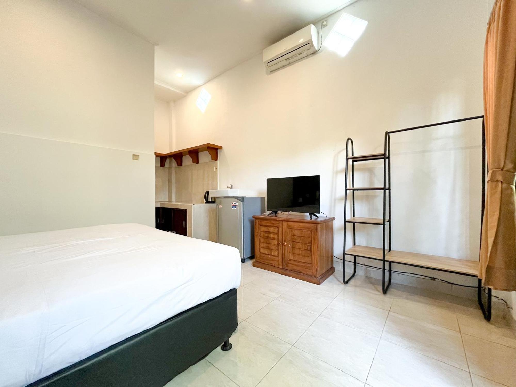Adi Surya Guest House Семиняк Екстериор снимка