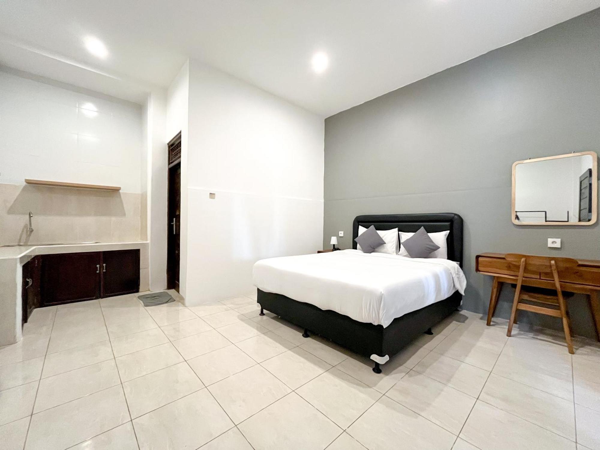 Adi Surya Guest House Семиняк Екстериор снимка