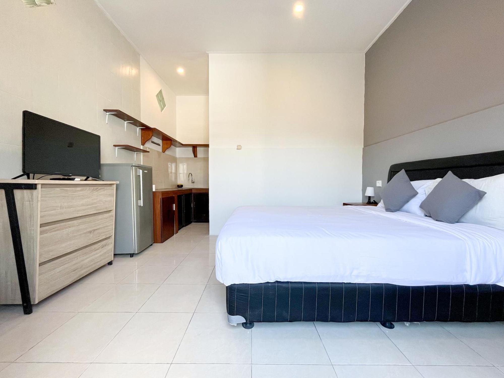 Adi Surya Guest House Семиняк Екстериор снимка
