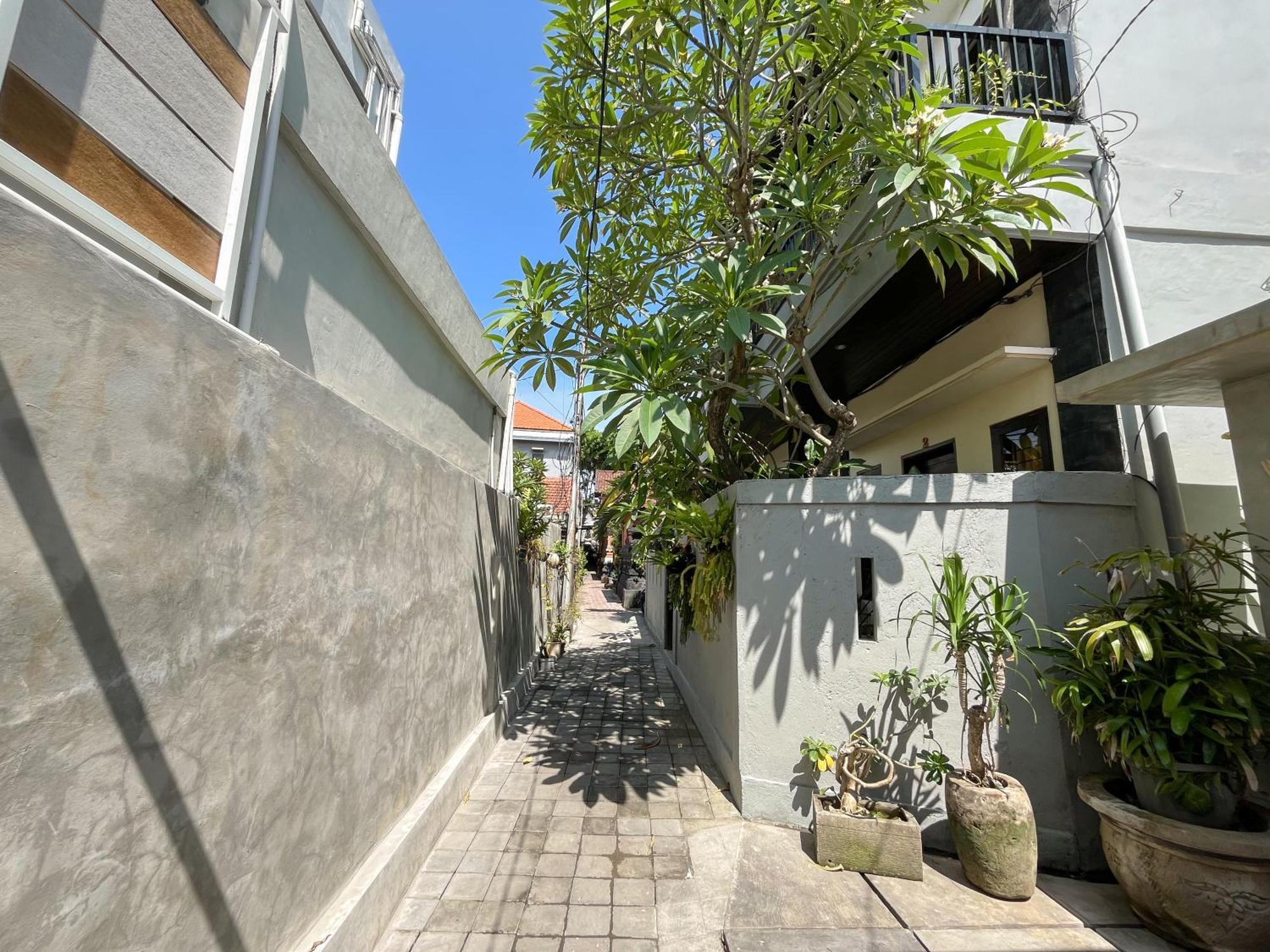 Adi Surya Guest House Семиняк Екстериор снимка
