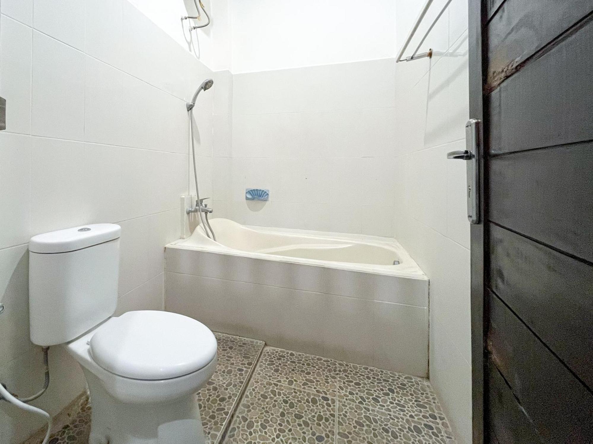 Adi Surya Guest House Семиняк Екстериор снимка